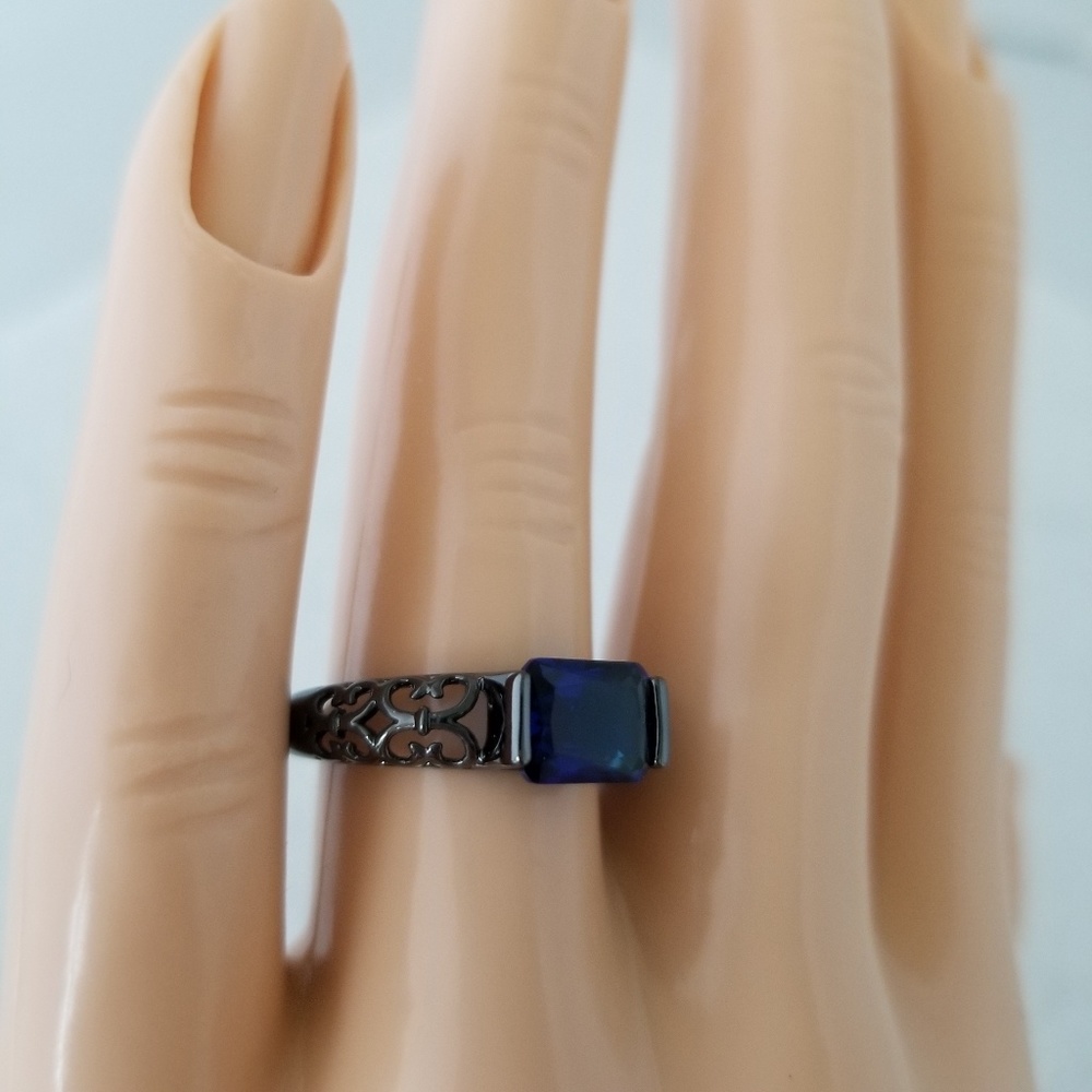 18k Horizontal Filigree Band - Picture 8 of 8